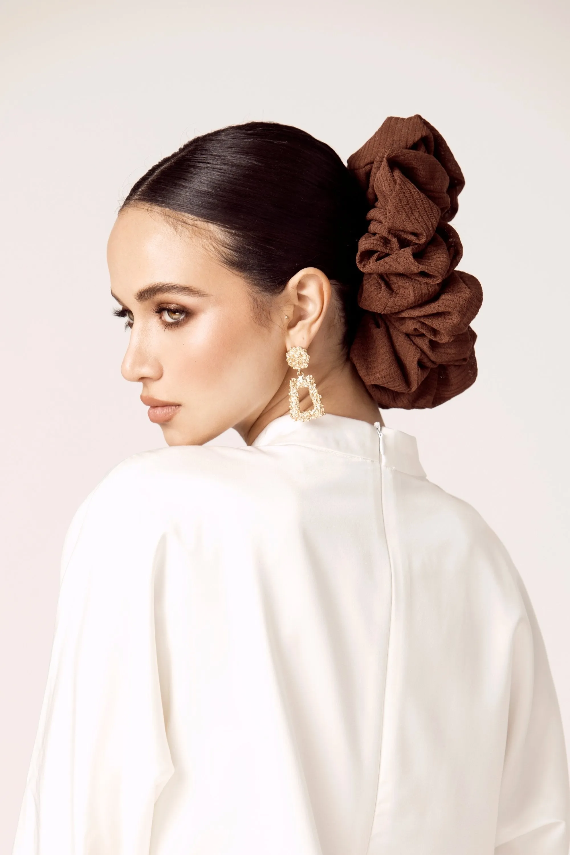 Ribbed Volume Scrunchie - Soft Brown