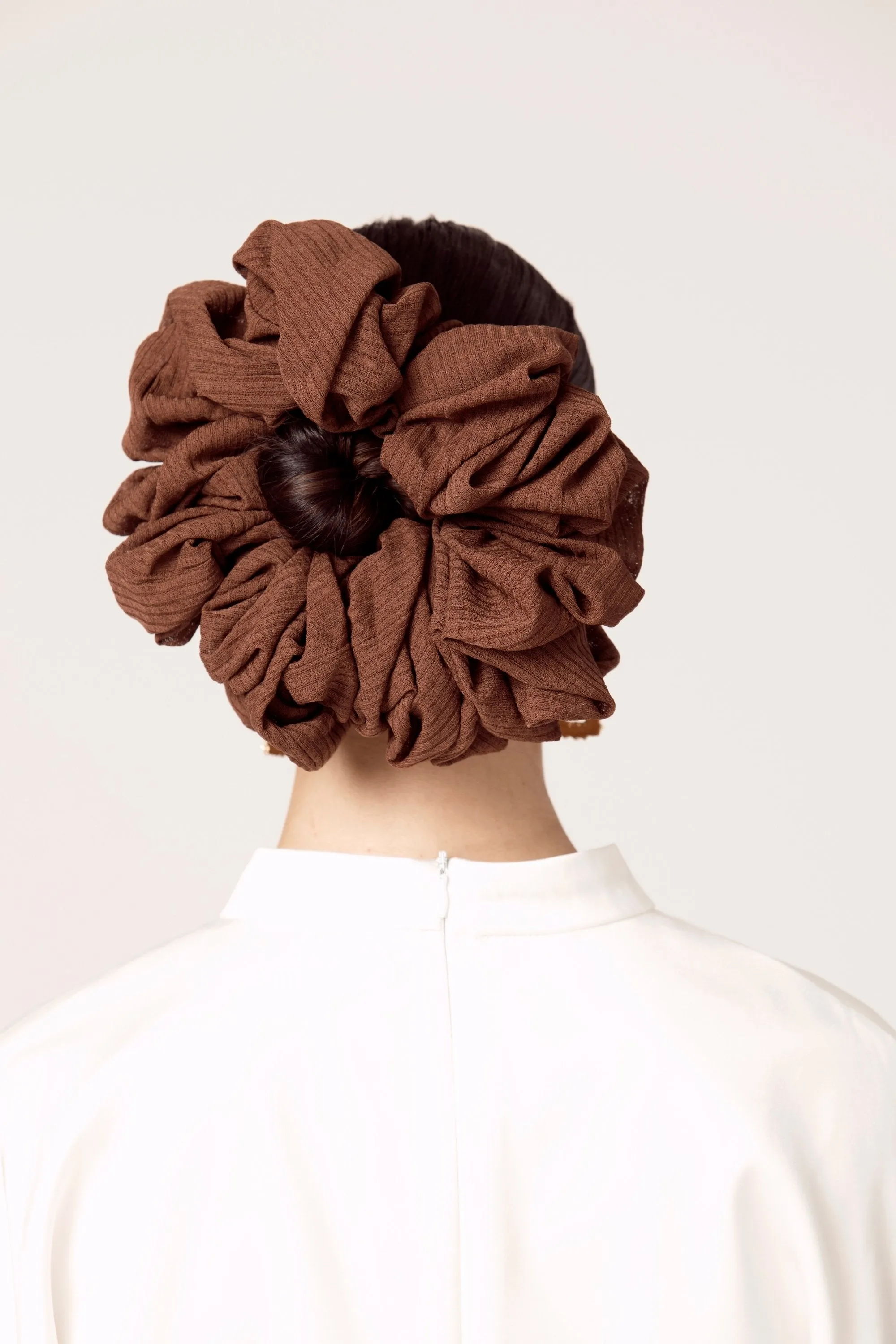 Ribbed Volume Scrunchie - Soft Brown